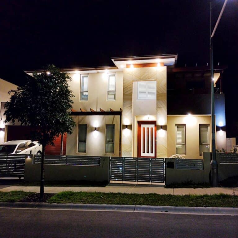 Rising Construction facade